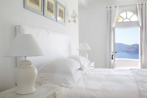 Kirini Suites & Spa in Santorini - Naido Wedding