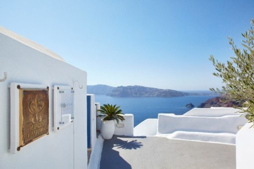 Kirini Suites & Spa in Santorini - Naido Wedding